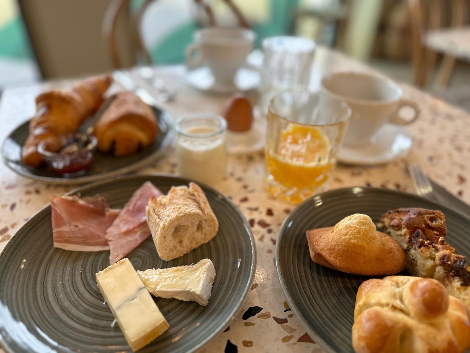 Logis Hotel & Restaurant Le Vert Bocage Franqueville-Saint-Pierre Eksteriør billede